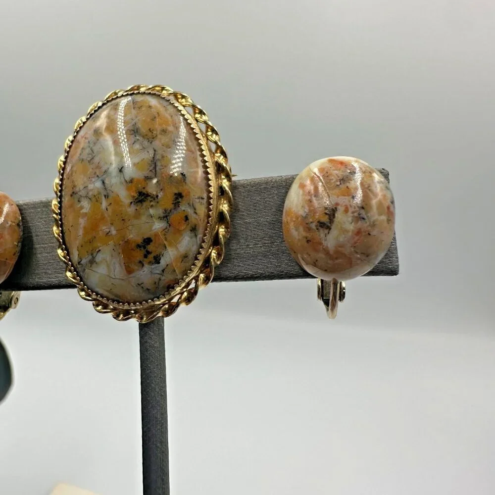 Vintage Brooch Earring Set Gold Tone Brown Marbled Stone Screw Back 1.5